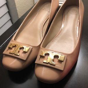 Tory burch shoes almost like new.
